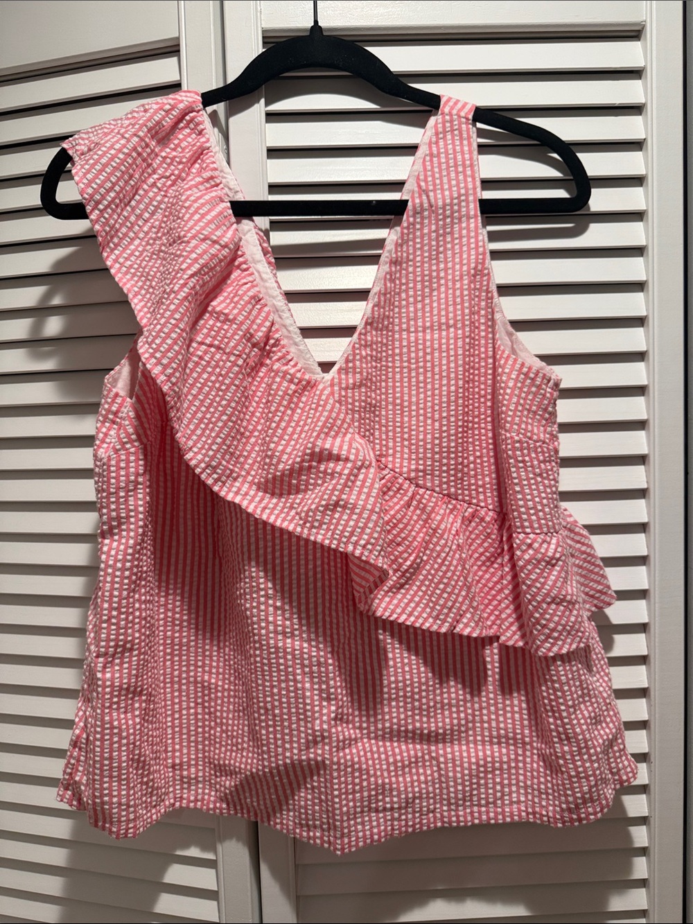 Vineyard Vines Pink Seersucker Ruffle One-Shoulder Tank - Picture 2 of 3